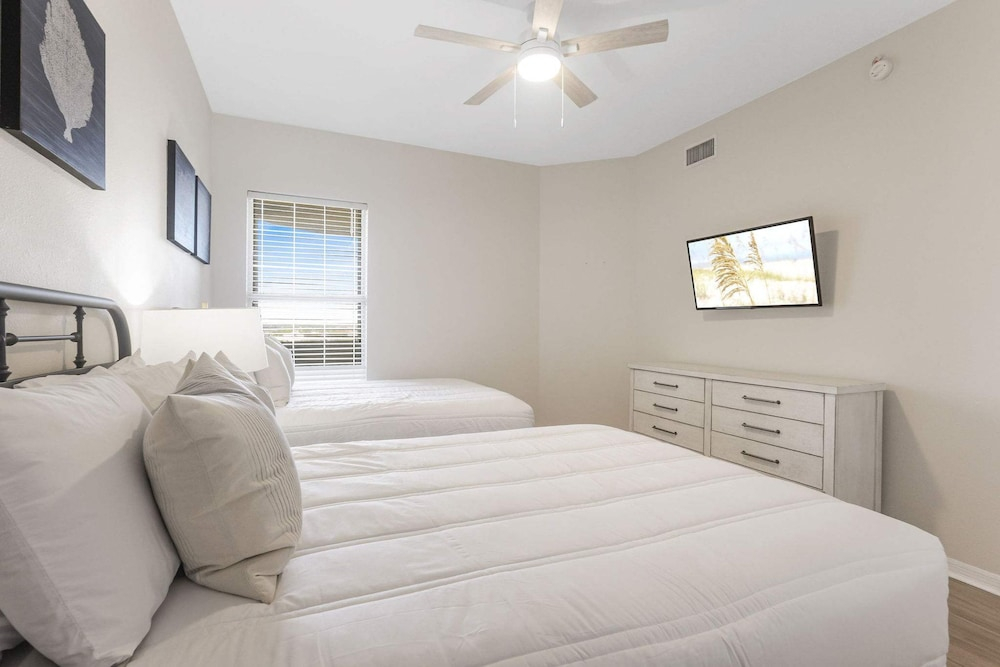 Spanish Key 504 Next to Flora-bama Sleeps 8 Three Bedrooms