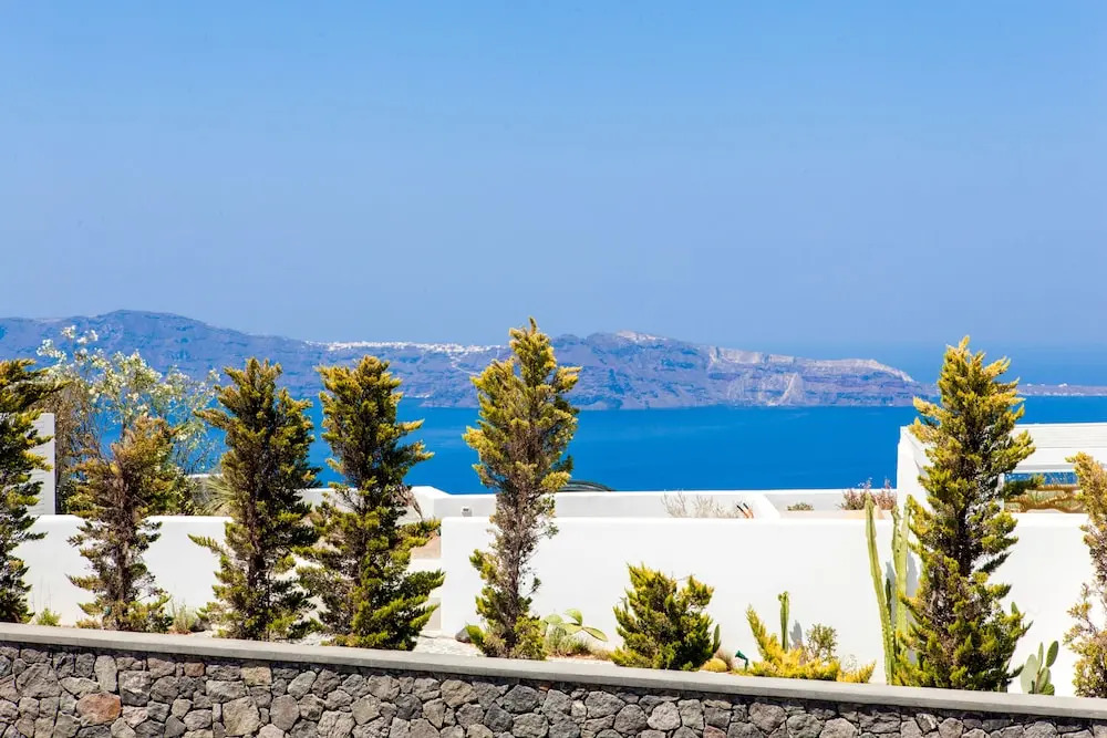 Luna Rossa Santorini