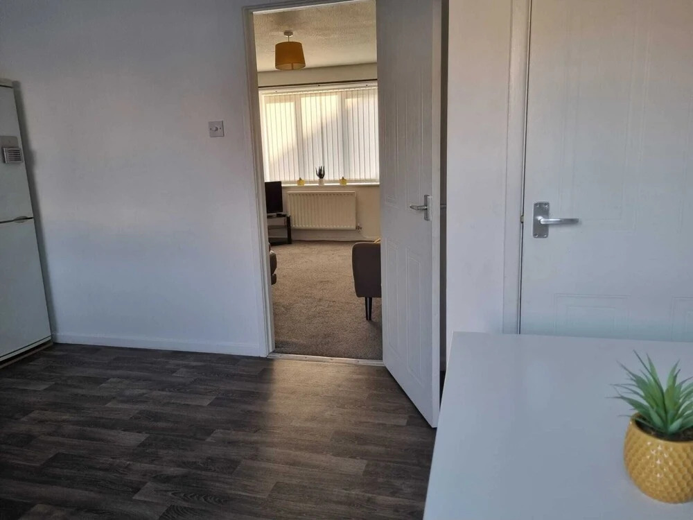 Charming 3-bed House in Leigh Siddow Common