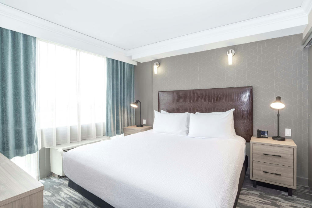 Sandman Signature Toronto Airport Hotel