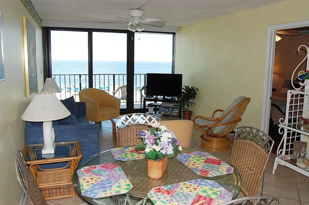 Island Winds East 409 condo