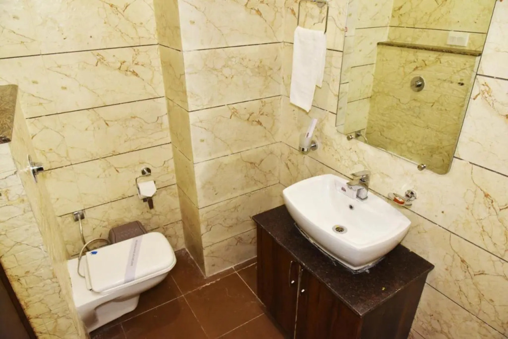 Hotel Hollywood Heights near Railway station