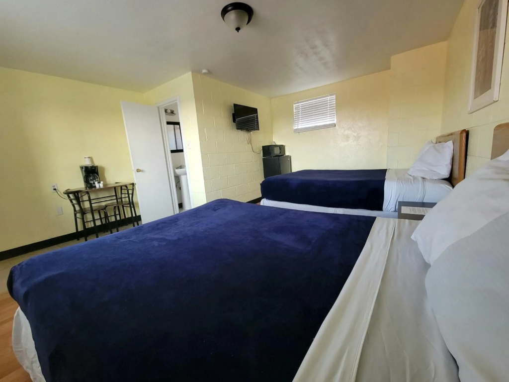 Sunland Inn