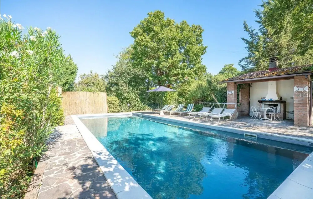 Beautiful Home in Foiano With 5 Bedrooms, Wifi and Outdoor Swimming Pool