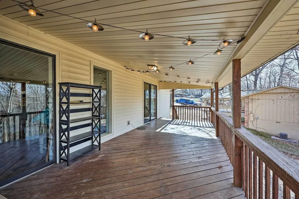 Spacious Bella Vista Home ~ 5 Mi to Lake!