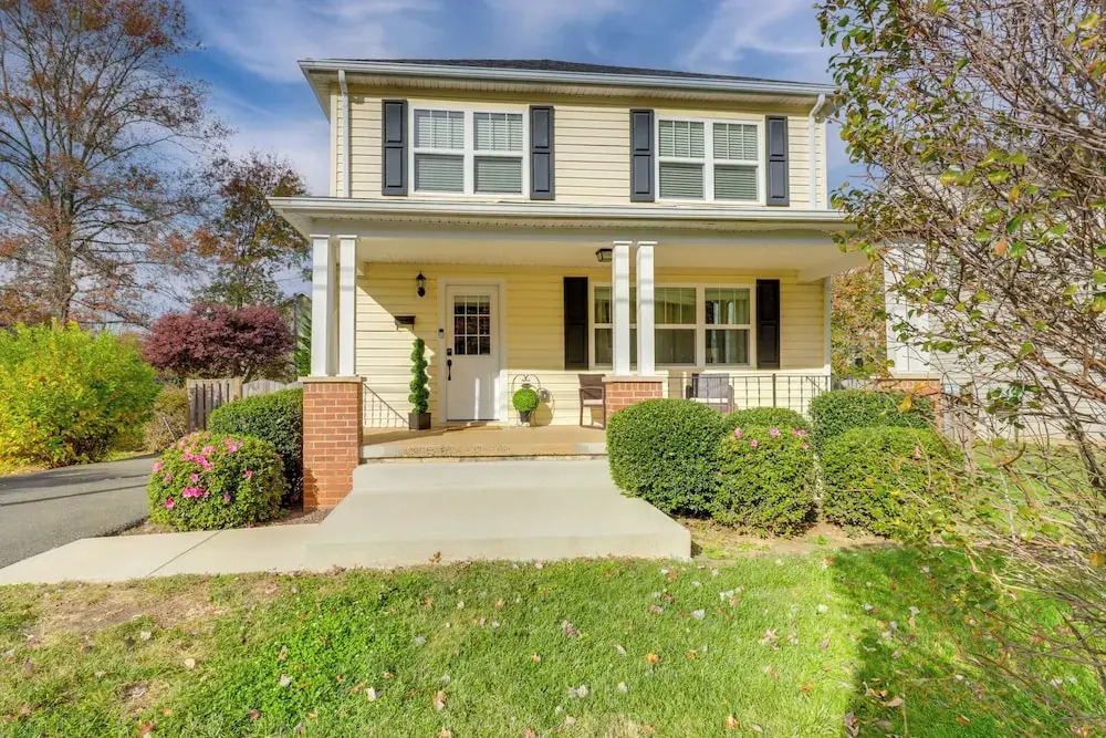 Warrenton Gem: Walk to Downtown!