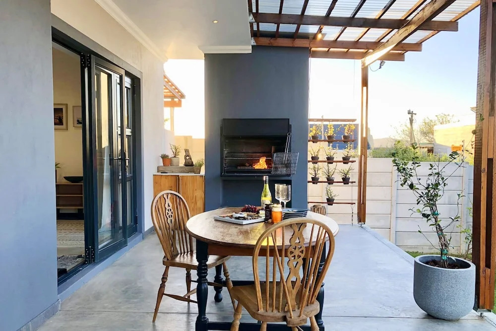 Cape Winelands Mountain View Getaway