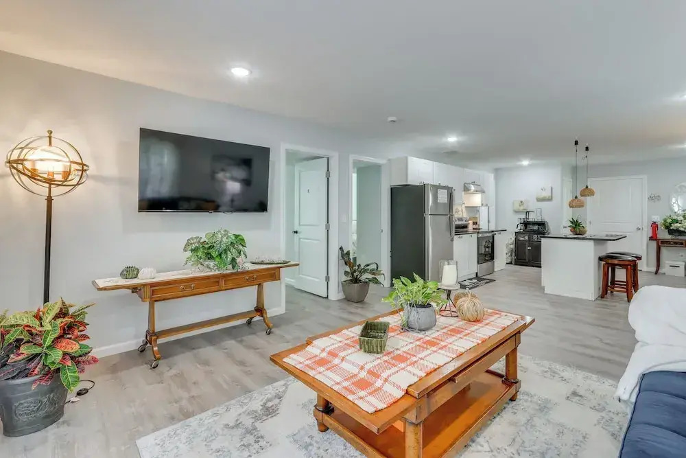 Luxe Living! Apt 1 Mi to West Haven Medical Center
