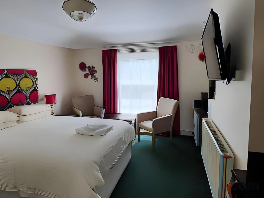 Edward Hotel