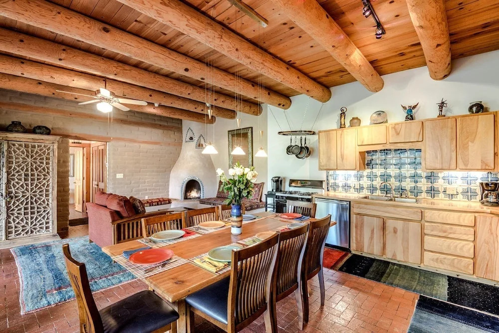 Canyon View Retreat - All Adobe Home, Tranquil Setting, Spectacular Views, Hot Tub Under the Stars
