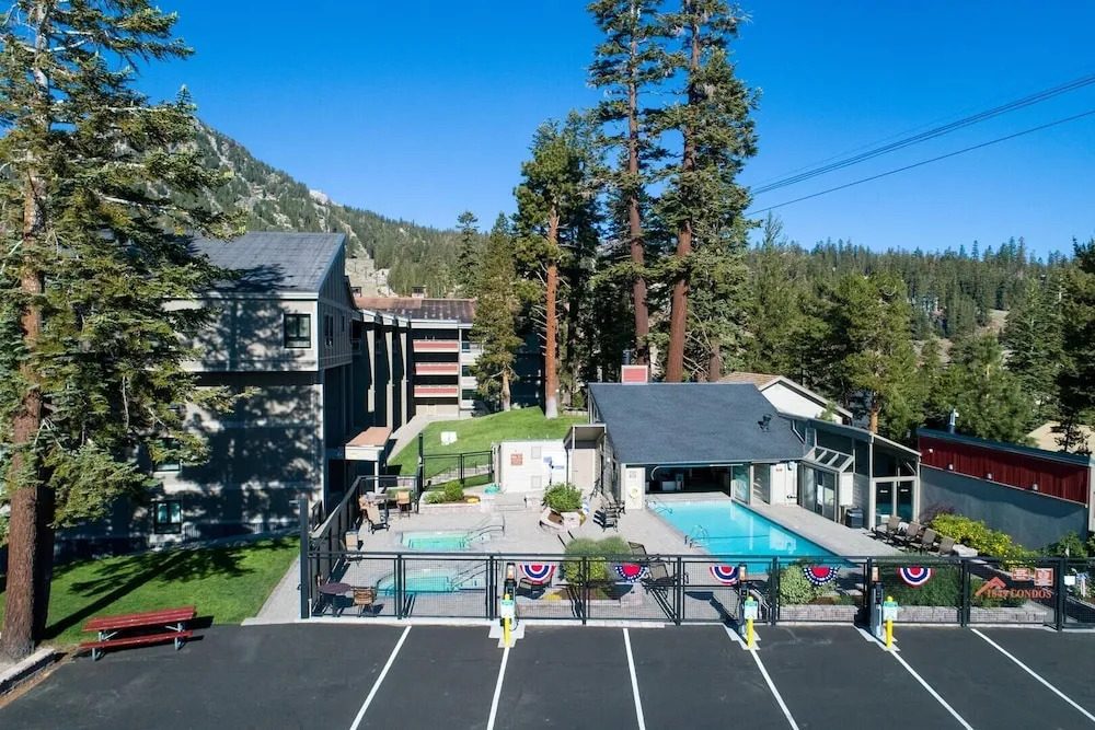 Summer Fun - SLOPESIDE 4BR/3BA with 3 Spas, Pool and Sauna - Perfect for Family and Friend Getaways All Year Round by RedAwning