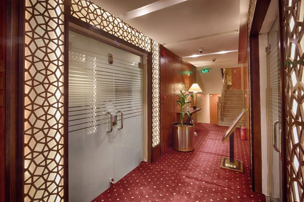 Lavona Hotel
