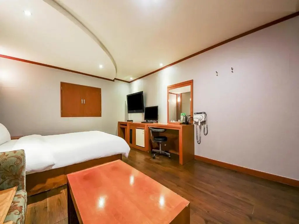 Nest Major Hotel