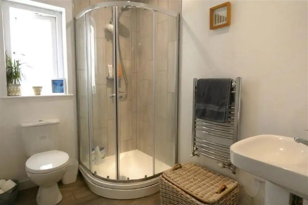 Beautiful 4-bed House With Countryside Views