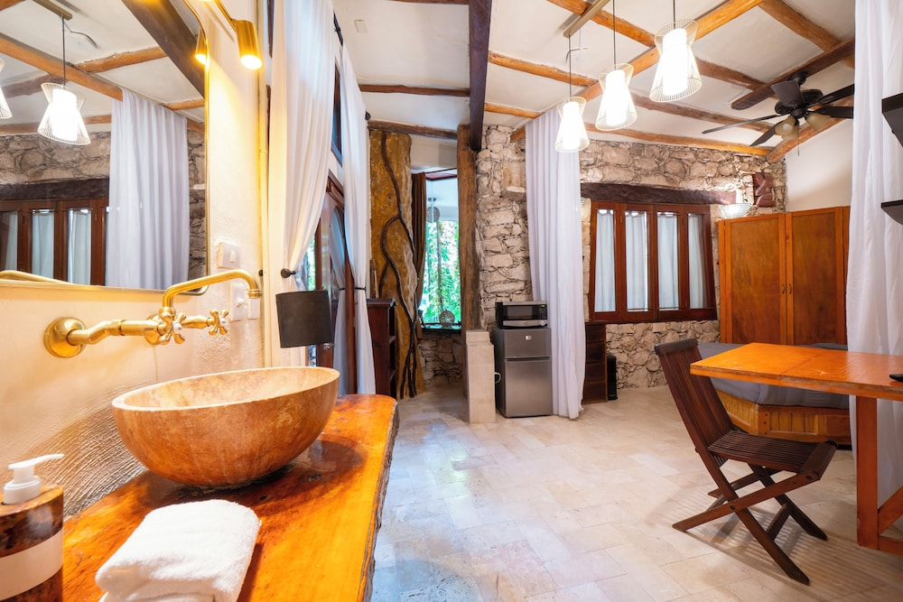 Condo with private cenote on 5Av - Sacbe