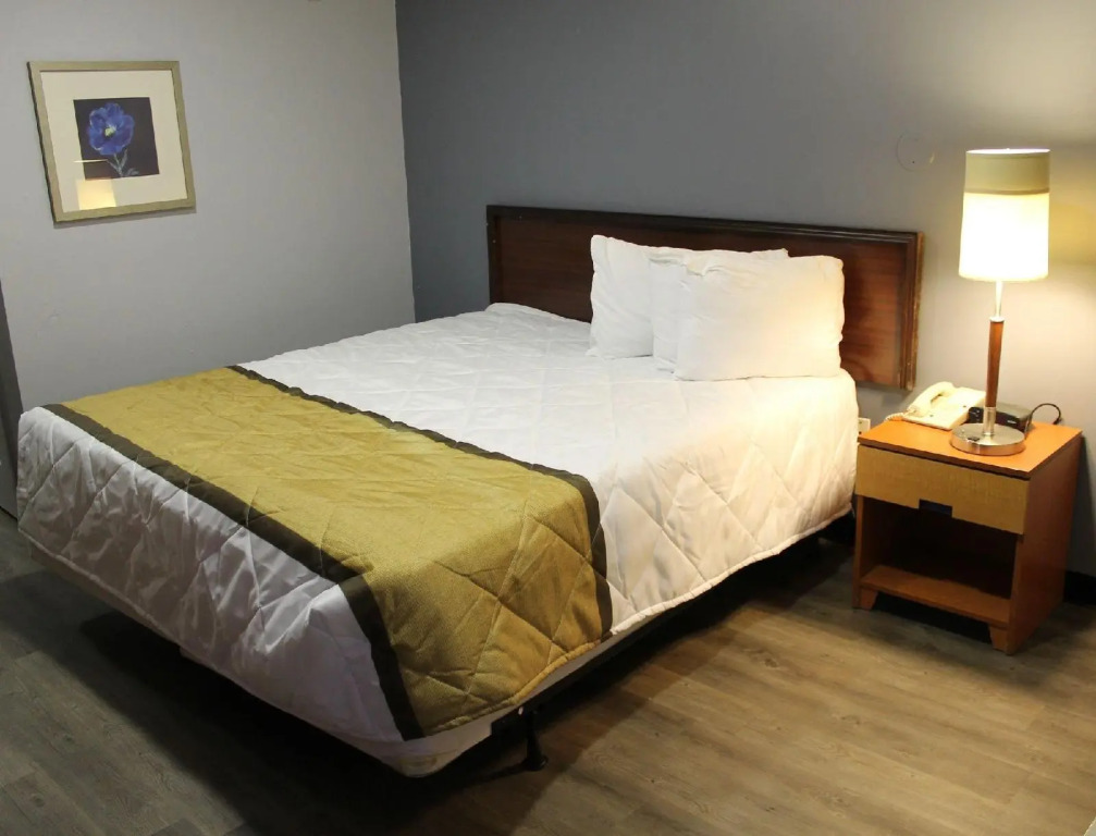 Budgetel Inn & Suites