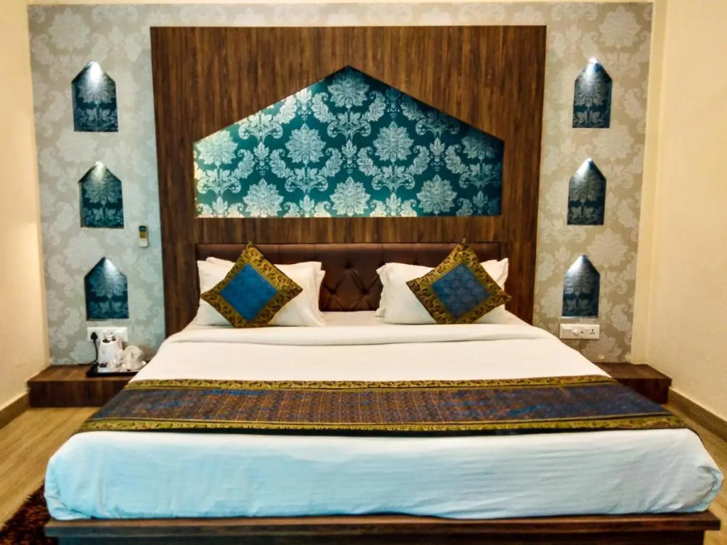Dwivedi Hotels Sri Omkar Palace