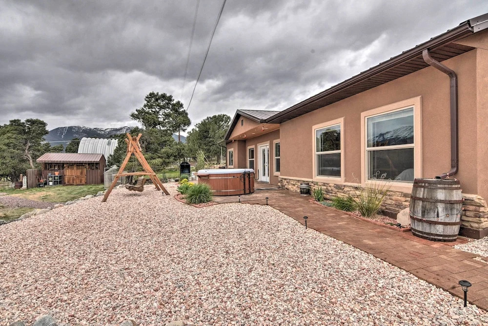 Stunning Home w/ Fire Pit, 11 Mi to Mt Yale!