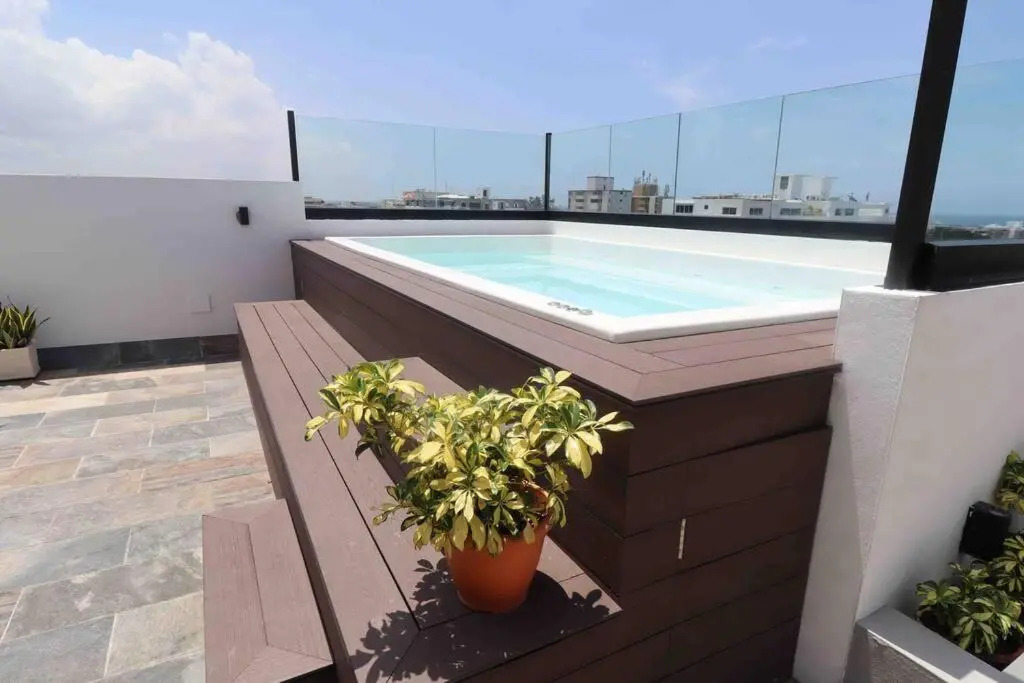 Sleek 1-Bedroom Condo w/Rooftop Hot tub in Gazcue