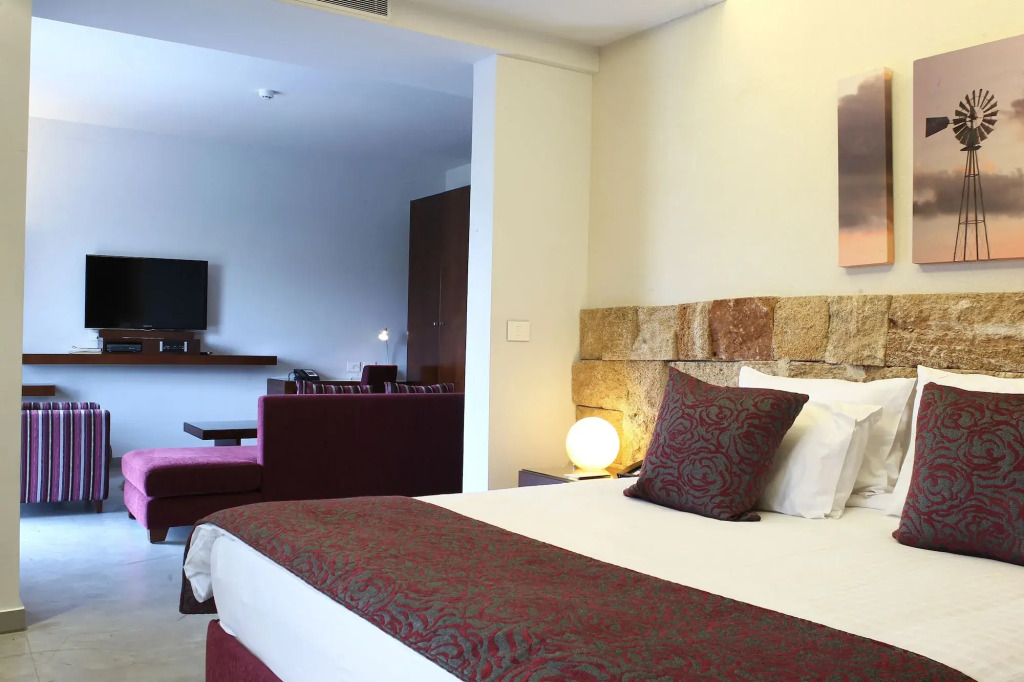 Monoberge Hotel