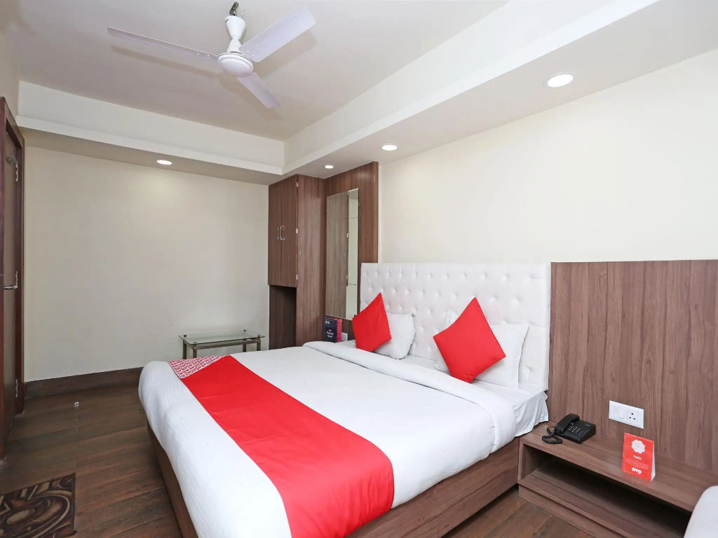OYO 4406 Hotel Arya Palace