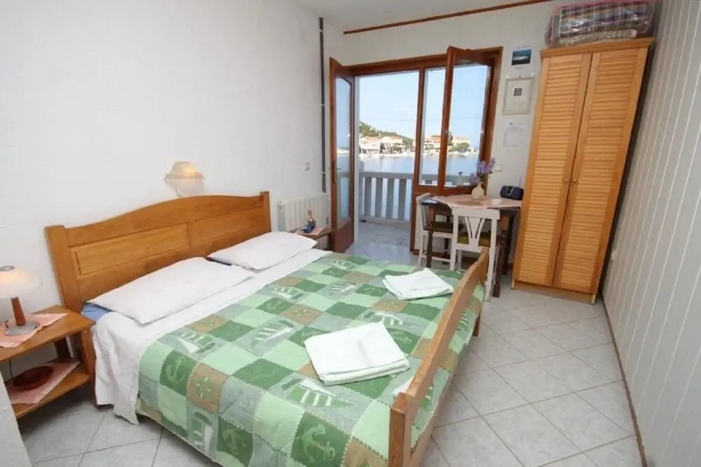 Mile - 10m From the sea - SA2 Studio