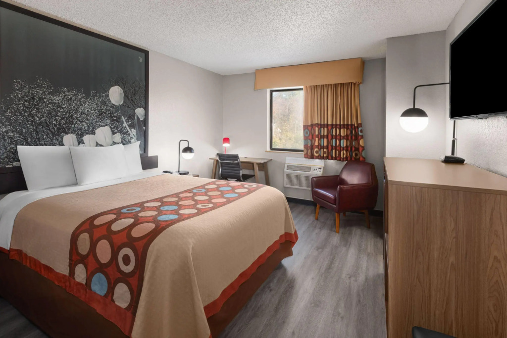 Super 8 by Wyndham Kent/Akron Area
