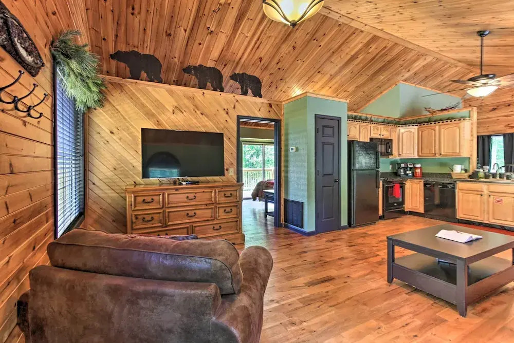 Sevierville Overlook Cabin: 9 Miles to Gatlinburg!