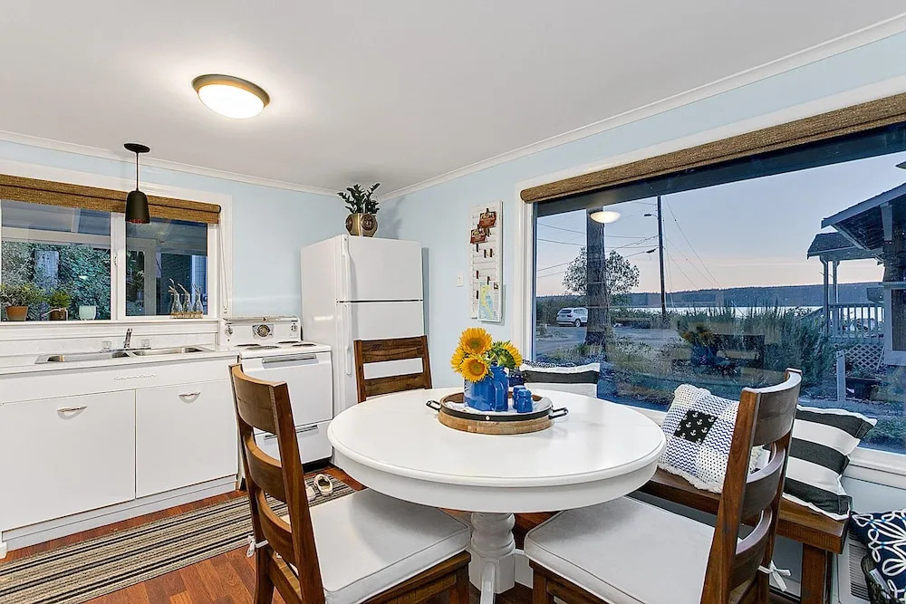 Beach and Blvd Bungalow on Sundin Beach by RedAwning