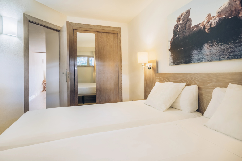 Отель Iberostar Waves Pinos Park