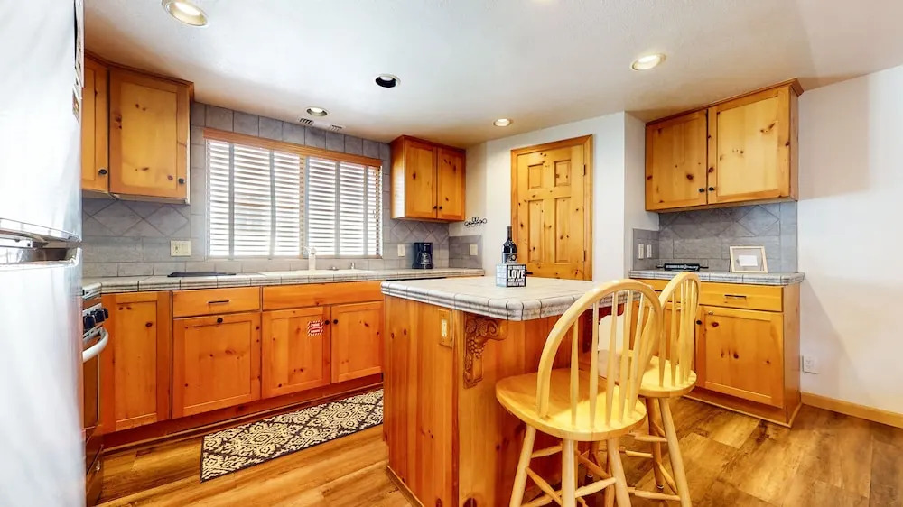 Mammoth Sierra Townhomes #18 2 Bedroom Condo by RedAwning