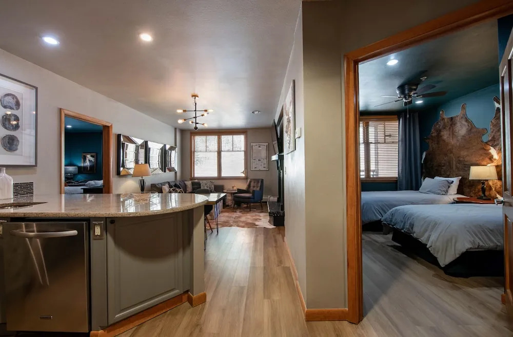 Premium Unit 1403 - Two Bedroom - Zephyr Mountain Lodge 2 Condo