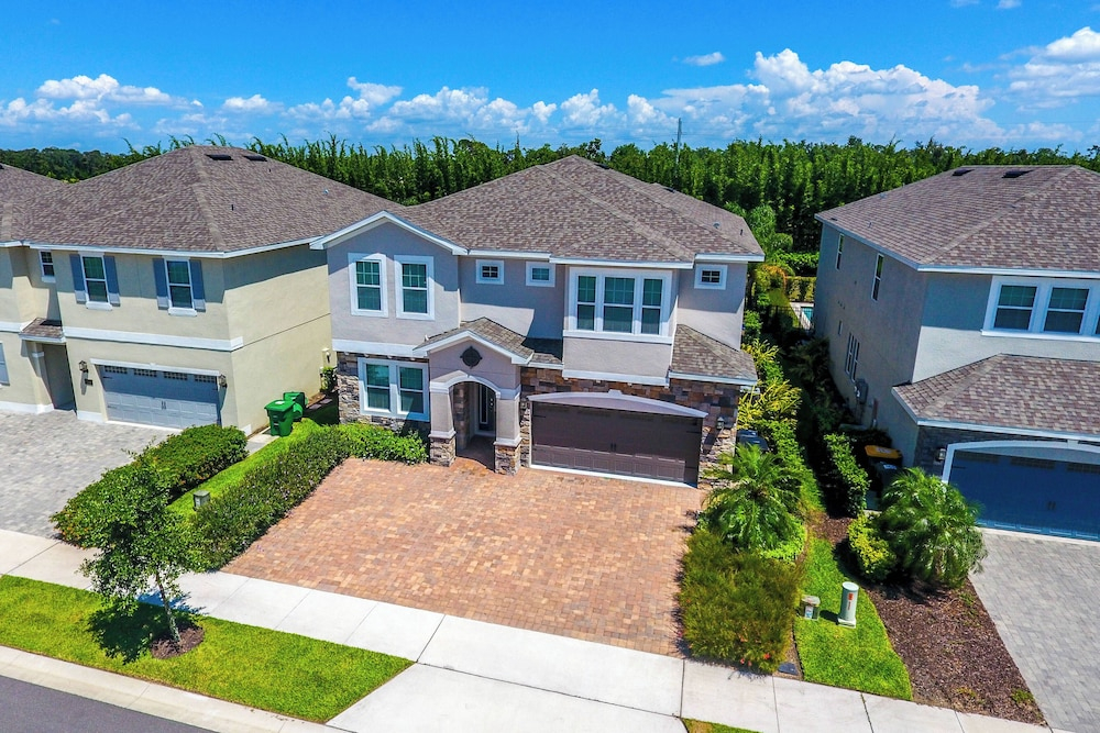 Gorgeous Single Home With Private Pool at Encore