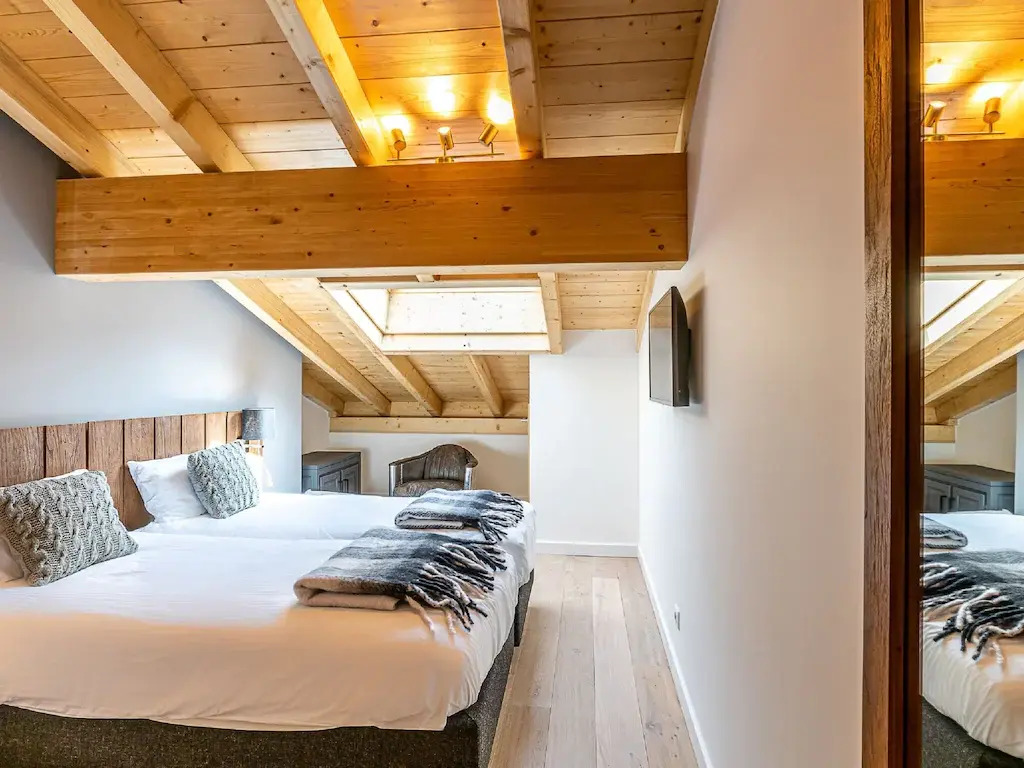 Penthouse with private sauna and wine climate cabinet