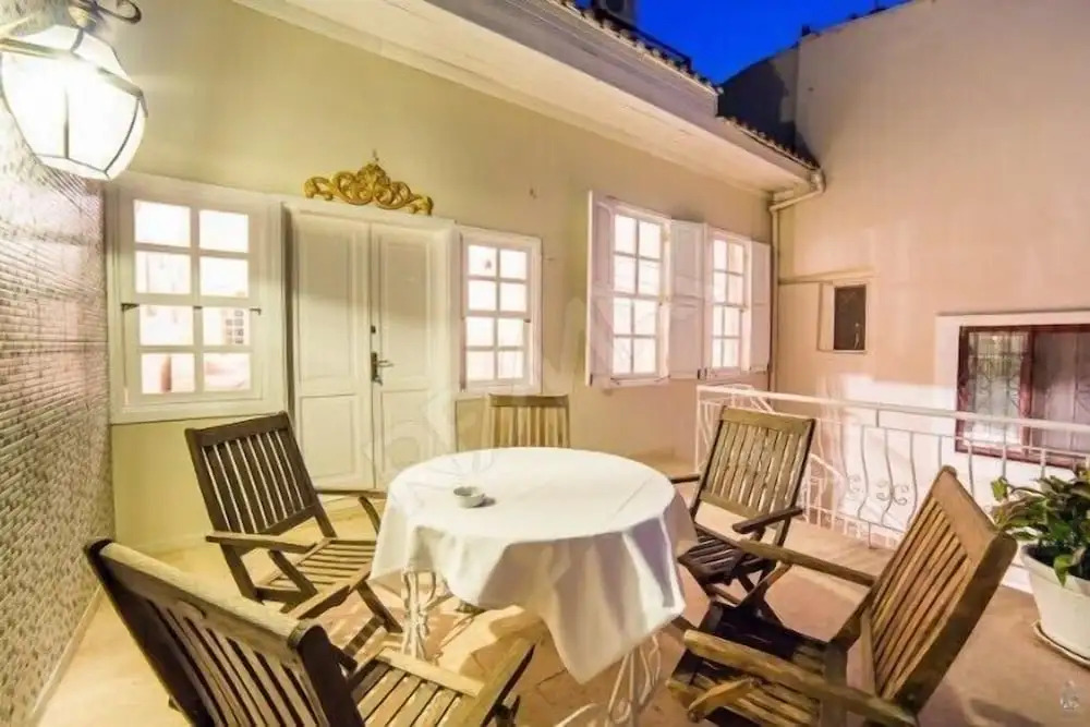Lavin Suites Hotel