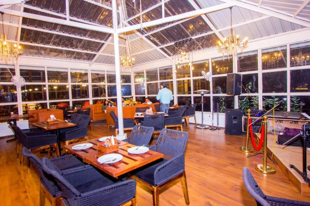 PARADISE - The Whitehouse Cafe