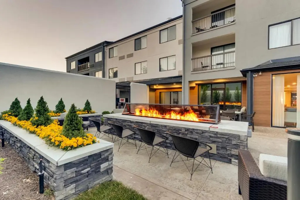 Courtyard Lexington South/Hamburg Place
