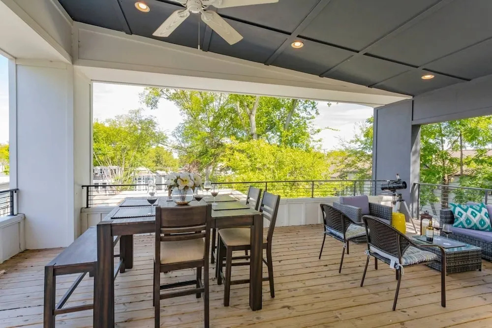 GTS - Germantown Spot - Close to Downtown - Huge Luxury Home With Backyard!