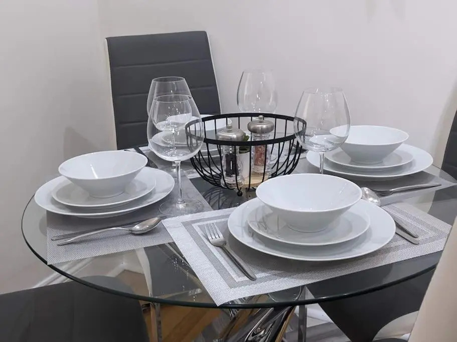 Spacious City Centre Corporate Apartments for City Traveller's by Homesys Accommodation