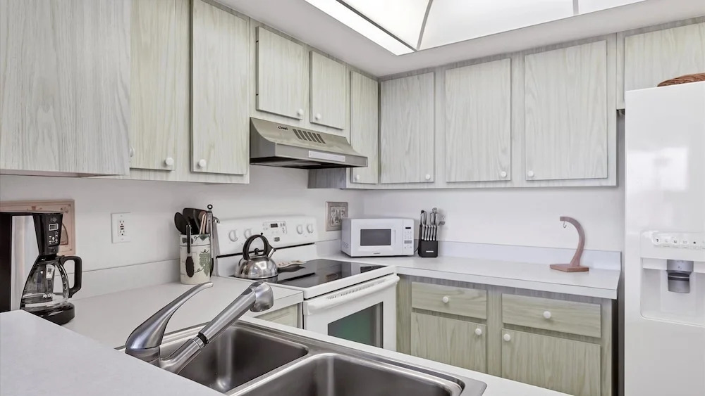 Anchorage Resort 6th Floor 2 Bedroom Condo on Siesta Key 0889