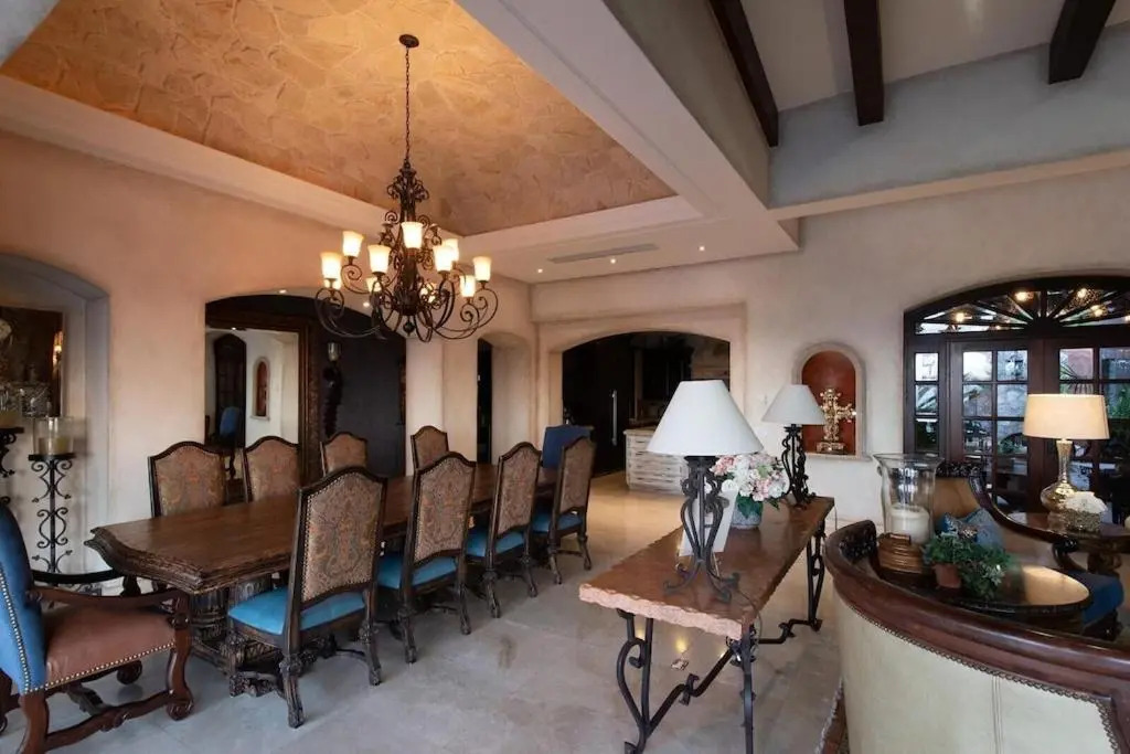 Stunning 6BD Pedregal Villa Maria