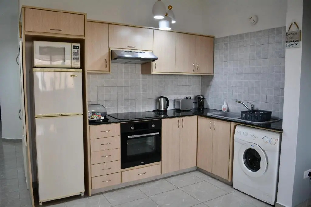Queens Gardens - Kato Paphos - next to Kings Ave Mall --- by Yiota