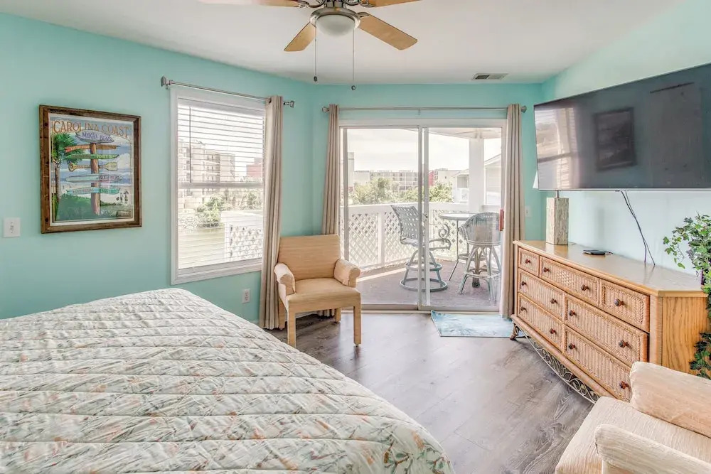 NMB Condo: Walk to the Beach or Use the Pool!
