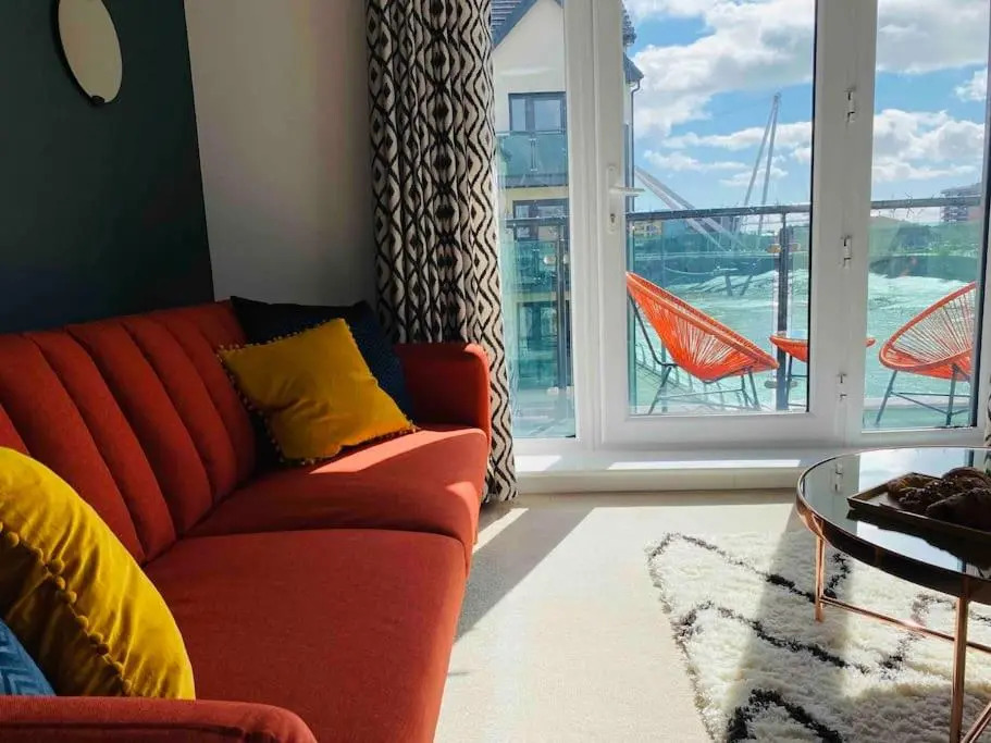Luxury 2 Bedroom waterfront apartment with balcony