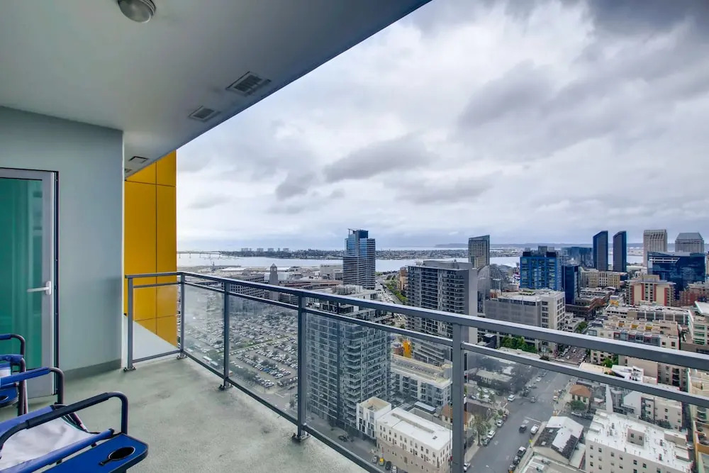 Walk to Everywhere Gaslamp 2 Br2 BA