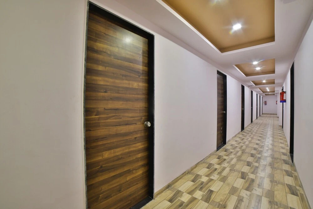 OYO Flagship 27974 Madhuram Arcade