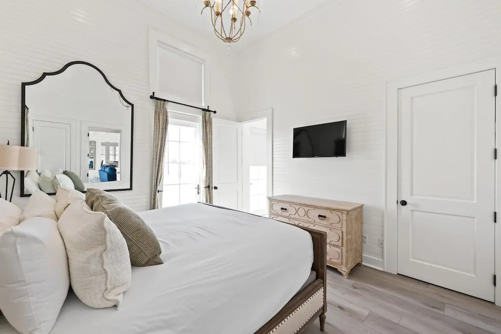 Gulf Views Steps To Seaside Town Center Bella Vita - Newly Remodeled! 4 Bedroom Home by RedAwning