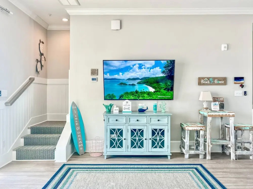 Luxury Beach Condo 5 Min Walk to Beach Shops