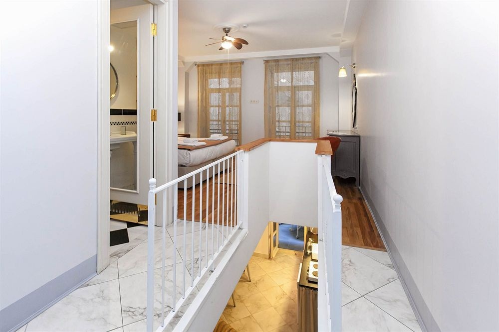 Chiconomy Suites