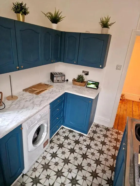 The Pink Bath Pad - 3 bedroom seaside apartment Pets allowed New
